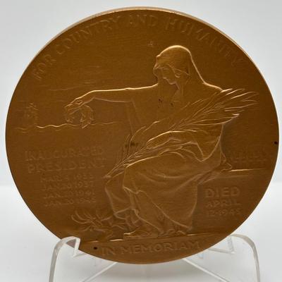 LOT 83: Collectible Bronze Metals Medallions: George Bush, Calvin Coolidge, Franklin D Roosevelt, Warren E Burger, Robert Woolley