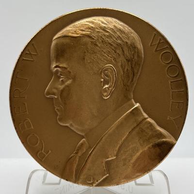 LOT 83: Collectible Bronze Metals Medallions: George Bush, Calvin Coolidge, Franklin D Roosevelt, Warren E Burger, Robert Woolley