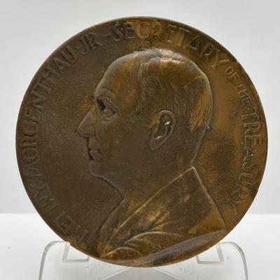 LOT 84: Collectible Bronze Metal Medallions: Henry H Fowler, US Treasury, Andrew W. Mellon, Henry Morgenthau Jr., George M Humphrey