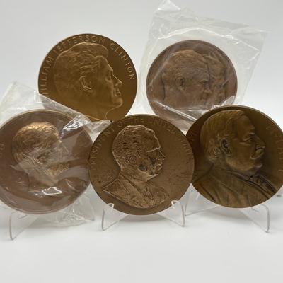 LOT 89: Collectible Presidents of the United States Bronze Metal Medallions: Richard M Nixon, William H Taft, Ulysses S Grant, William J...