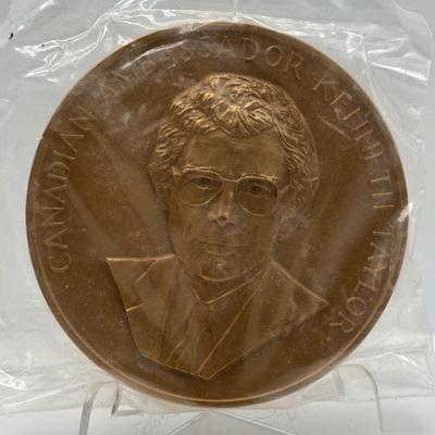 LOT 95: Assortment of Five (5) Bronze Metal Medallions: Charles Lindbergh, Benjamin Franklin, Joseph W Barker and Others