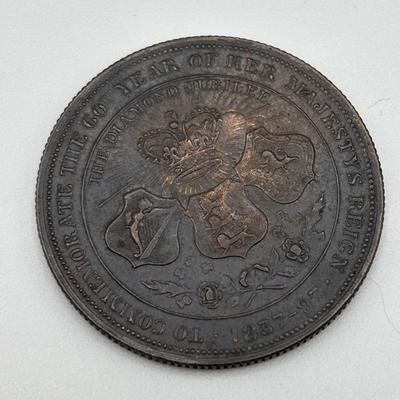 LOT 108: Medal/Medallions: King George II, Peace, Sir Edward Tomasons Warwick Vase, French Military, Wellington Statue, Princess...