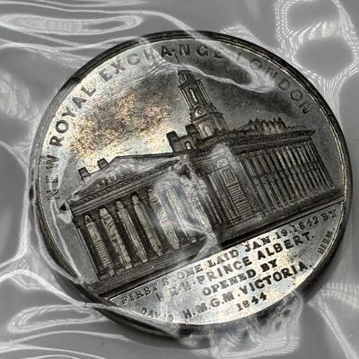 LOT 108: Medal/Medallions: King George II, Peace, Sir Edward Tomasons Warwick Vase, French Military, Wellington Statue, Princess...