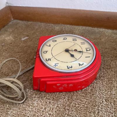 VINTAGE TELECHRON CLOCK AND VINTAGE AMERICAN BELL ROTARY PHONE