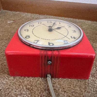 VINTAGE TELECHRON CLOCK AND VINTAGE AMERICAN BELL ROTARY PHONE