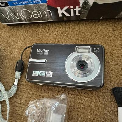 VIVITAR VIVICAM8690, MEMOREX VCR, VINTAGE PHONE AND CLOCKS