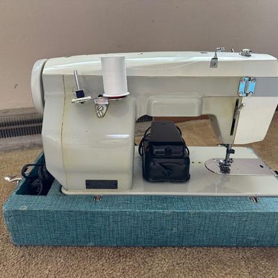 VINTAGE DOMESTIC SEWING MACHINE