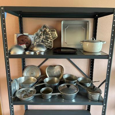 LARGE ASSORTMENT OF ALUMINUM BAKE WARE, POTS, ENAMAL POT AND MORE