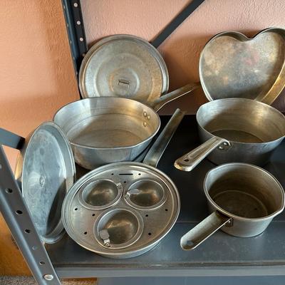 LARGE ASSORTMENT OF ALUMINUM BAKE WARE, POTS, ENAMAL POT AND MORE
