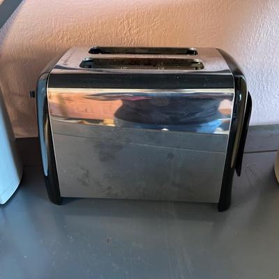 BLACK & DECKER AUTOMATIC JAR OPENER, HAMILTON BEACH TOASTER AND RIVAL YOGURT AND ICE CREAM MAKER