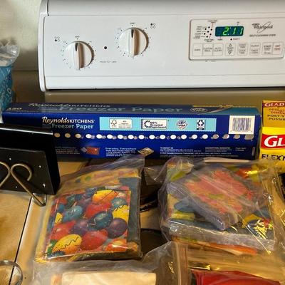 KITCHEN UTENSILS, STORAGE BAGS, NAPKINS AND MORE