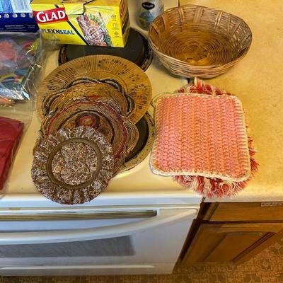 KITCHEN UTENSILS, STORAGE BAGS, NAPKINS AND MORE