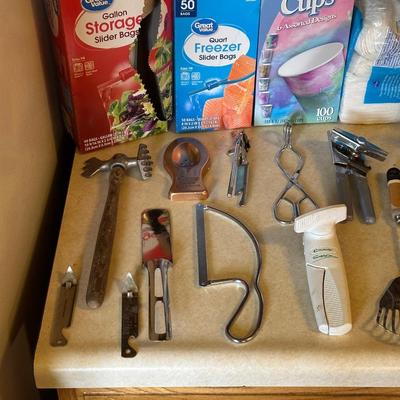 KITCHEN UTENSILS, STORAGE BAGS, NAPKINS AND MORE