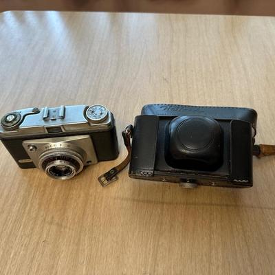 VINTAGE ANSCO CAMERA AND VINTAGE HEILAND PREMIER CAMERA