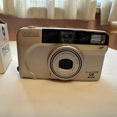 VINTAGE BROWNIE HAWKEYE CAMERA, MINOLTA RIVA ZOOM 90 CAMERA AND KODAK STAR 235 CAMERA