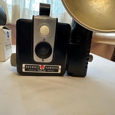 VINTAGE BROWNIE HAWKEYE CAMERA, MINOLTA RIVA ZOOM 90 CAMERA AND KODAK STAR 235 CAMERA