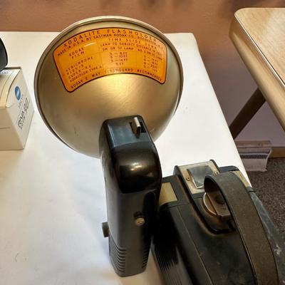 VINTAGE BROWNIE HAWKEYE CAMERA, MINOLTA RIVA ZOOM 90 CAMERA AND KODAK STAR 235 CAMERA