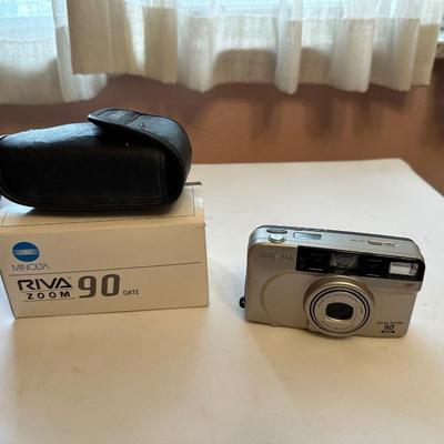 VINTAGE BROWNIE HAWKEYE CAMERA, MINOLTA RIVA ZOOM 90 CAMERA AND KODAK STAR 235 CAMERA