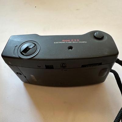 VINTAGE BROWNIE HAWKEYE CAMERA, MINOLTA RIVA ZOOM 90 CAMERA AND KODAK STAR 235 CAMERA