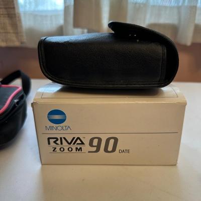 VINTAGE BROWNIE HAWKEYE CAMERA, MINOLTA RIVA ZOOM 90 CAMERA AND KODAK STAR 235 CAMERA