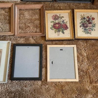 ASSORTMENT OF VINTAGE PICTURE FRAMES AND MIRRORS