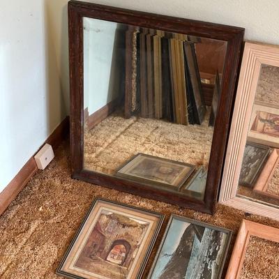 ASSORTMENT OF VINTAGE PICTURE FRAMES AND MIRRORS