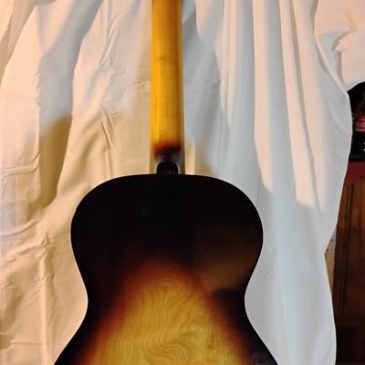 Acoustic TEMPO Guitar w/case
