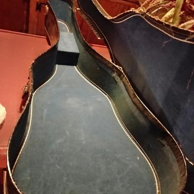 Acoustic TEMPO Guitar w/case