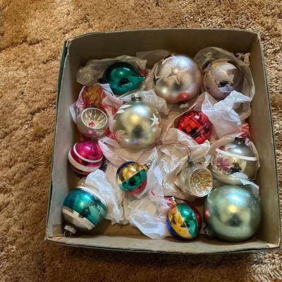 VINTAGE CHRISTMAS TREE ORNAMENTS