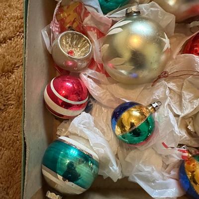 VINTAGE CHRISTMAS TREE ORNAMENTS