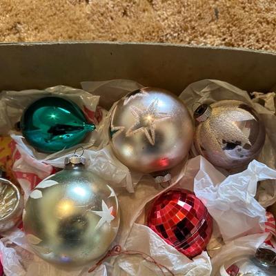 VINTAGE CHRISTMAS TREE ORNAMENTS