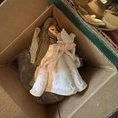 4’ LIGHTED CHRISTMAS TREE, VINTAGE LIGHTS, ORNAMENTS AND MUCH MORE