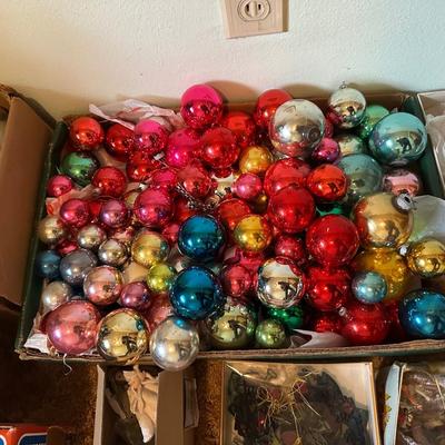 4’ LIGHTED CHRISTMAS TREE, VINTAGE LIGHTS, ORNAMENTS AND MUCH MORE