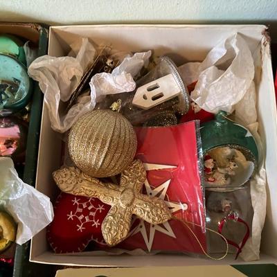 4’ LIGHTED CHRISTMAS TREE, VINTAGE LIGHTS, ORNAMENTS AND MUCH MORE