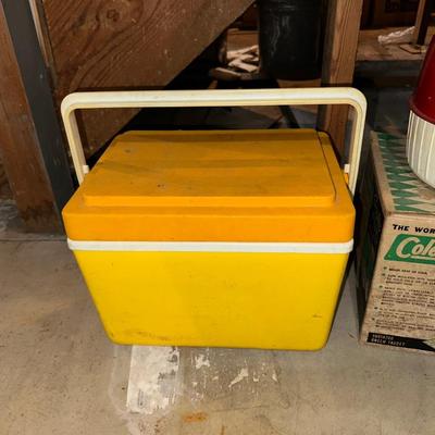 COLEMAN SNOW LITE ONE GALLON JUG, COOLER AND GREEN JUG