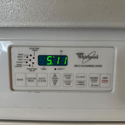 WHIRLPOOL SELF CLEANING OVEN WITH 4 BURNERS AND 4 EXTRA BURNERS