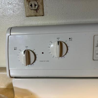 WHIRLPOOL SELF CLEANING OVEN WITH 4 BURNERS AND 4 EXTRA BURNERS