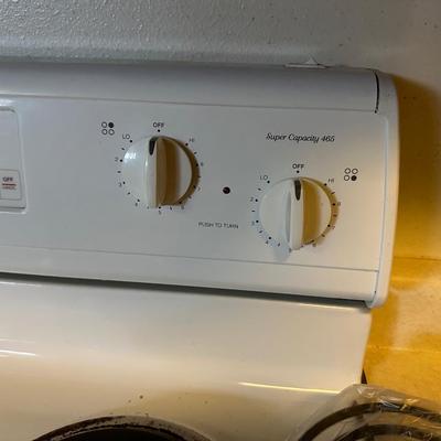 WHIRLPOOL SELF CLEANING OVEN WITH 4 BURNERS AND 4 EXTRA BURNERS
