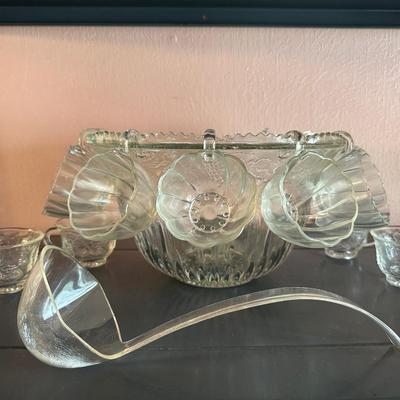 GLASS PUNCH BOWL WITH 8 CUPS AND 10 EXTRA CUPS