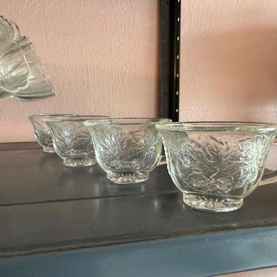 GLASS PUNCH BOWL WITH 8 CUPS AND 10 EXTRA CUPS