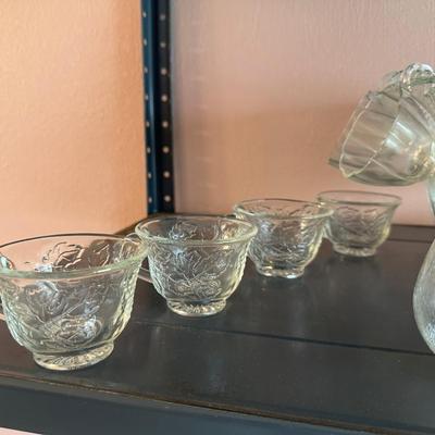 GLASS PUNCH BOWL WITH 8 CUPS AND 10 EXTRA CUPS