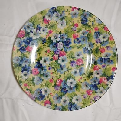 Collectable Vintage Tins and plates