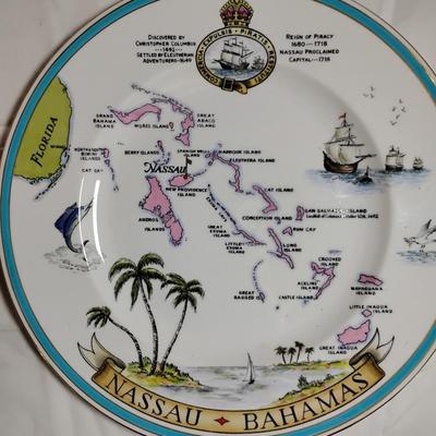 Collectable Vintage Tins and plates
