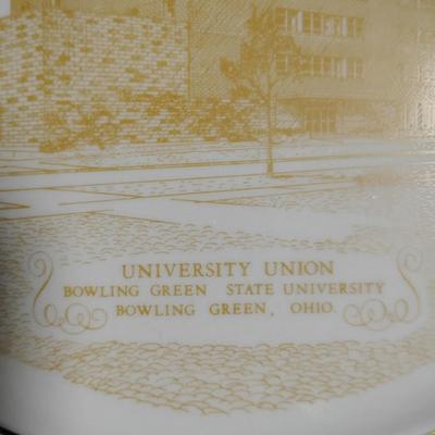 Collectable Vintage Tins and plates