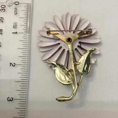 Vintage Red and white enamel, daisy flower, gold, toned brooch
