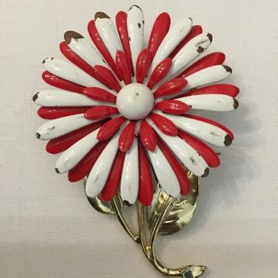 Vintage Red and white enamel, daisy flower, gold, toned brooch