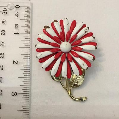 Vintage Red and white enamel, daisy flower, gold, toned brooch