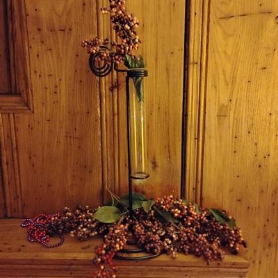 Vase w/fake grapes