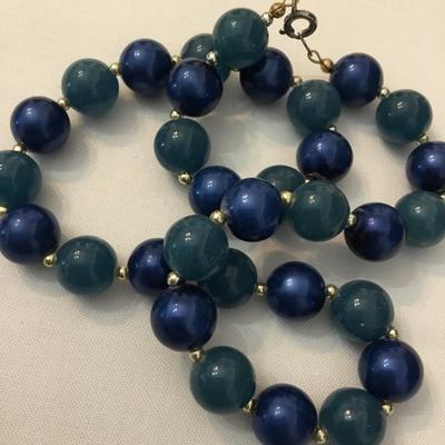 Vintage two toned blue beaded necklace