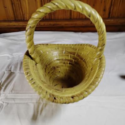 Small ceramic basket